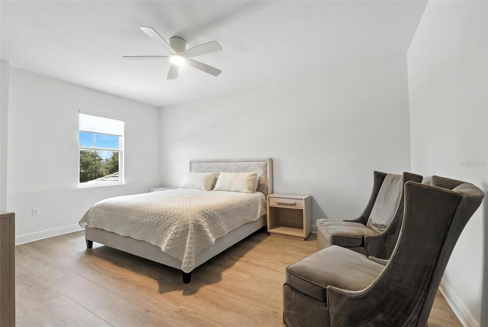 Image 43 of 67 For 16238 Volterra Point