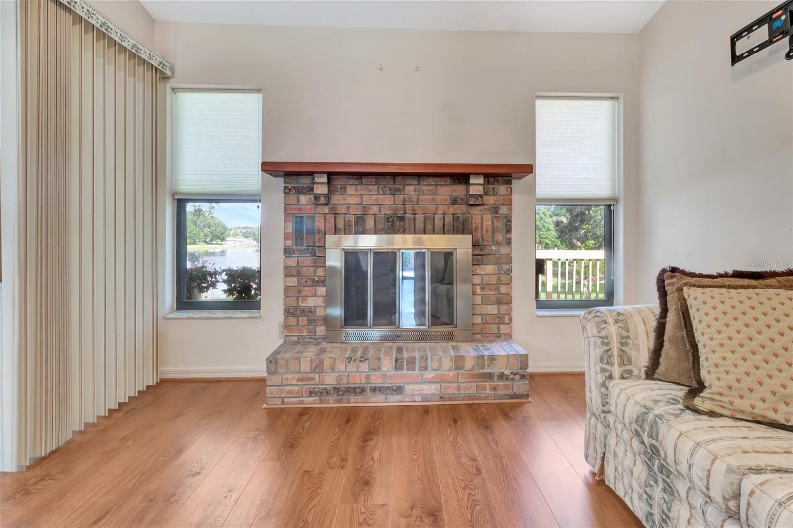 Image 12 of 42 For 9835 Lakeshore Drive