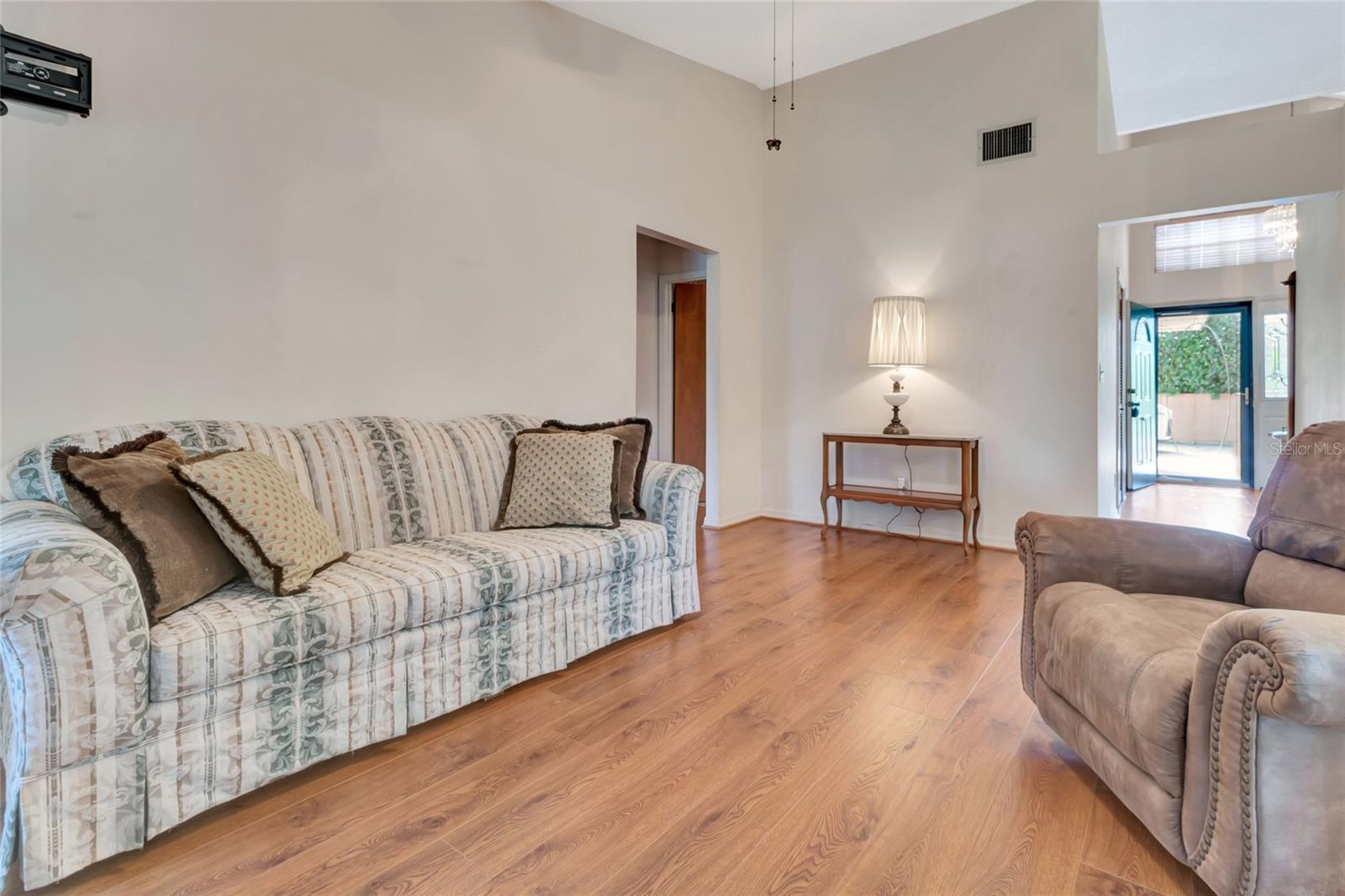 Image 13 of 42 For 9835 Lakeshore Drive
