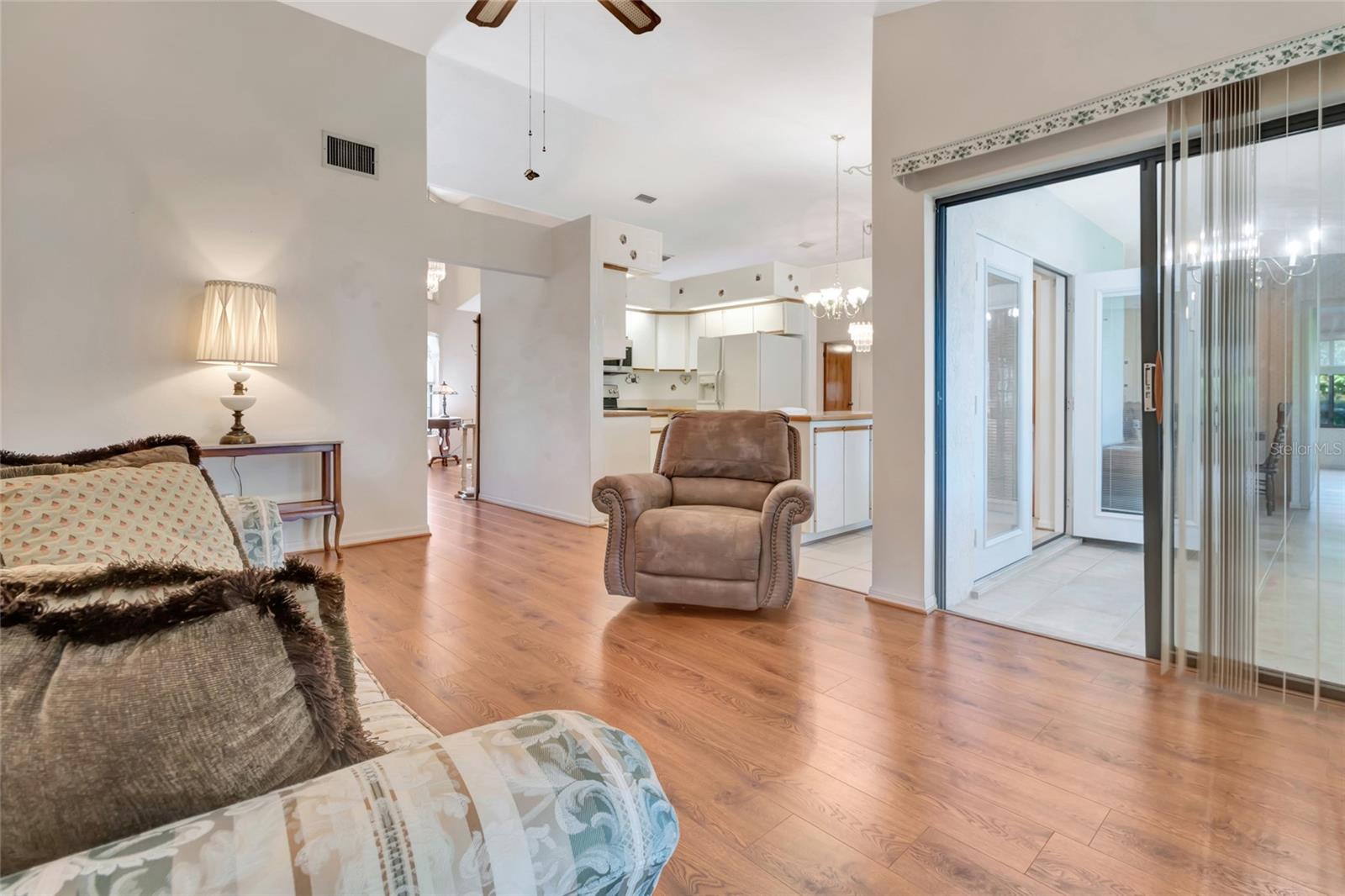 Image 14 of 42 For 9835 Lakeshore Drive