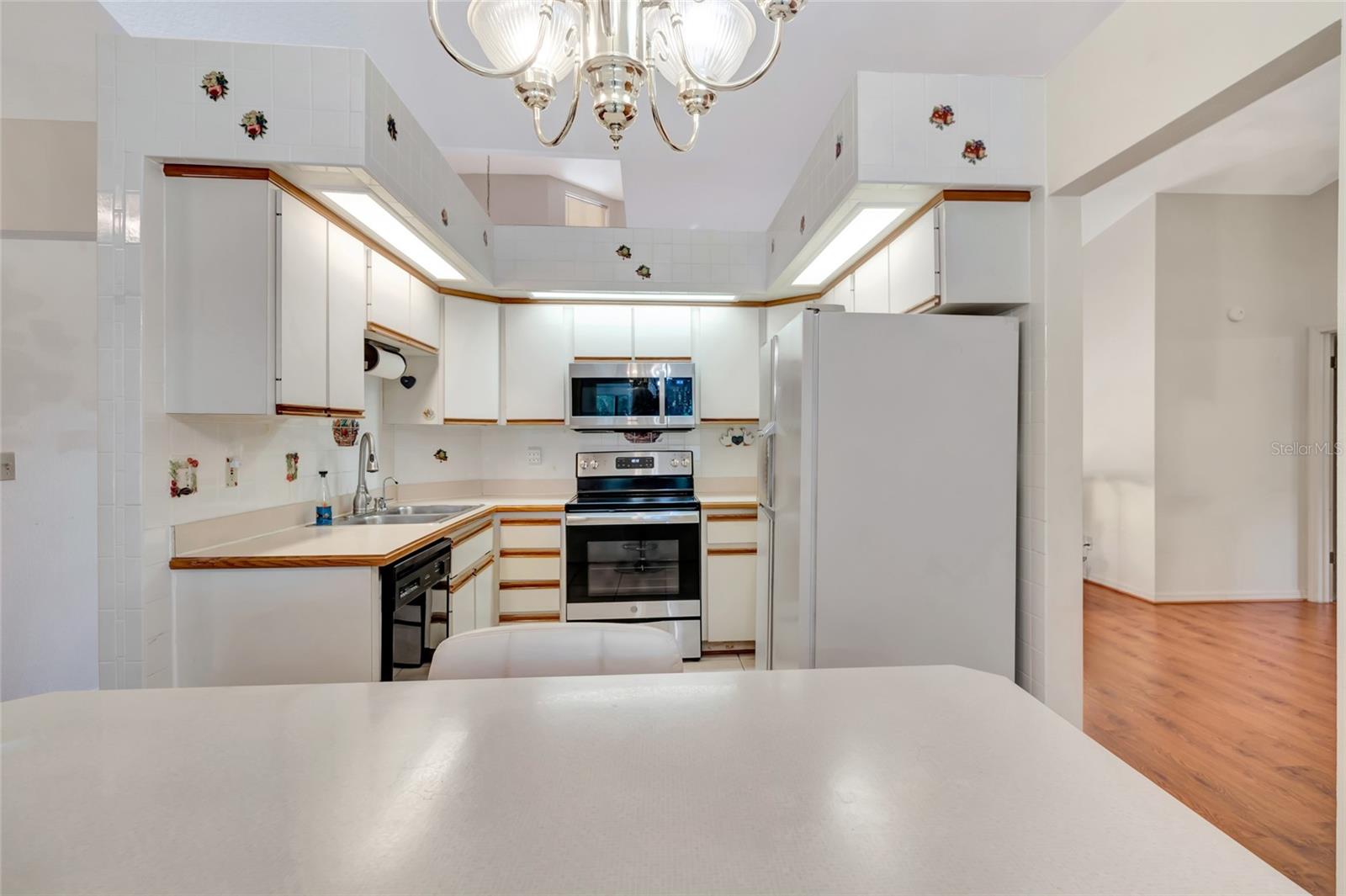 Image 15 of 42 For 9835 Lakeshore Drive