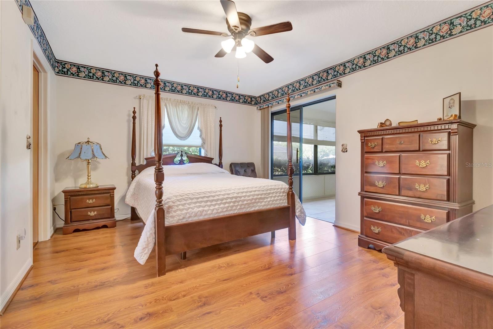 Image 18 of 42 For 9835 Lakeshore Drive