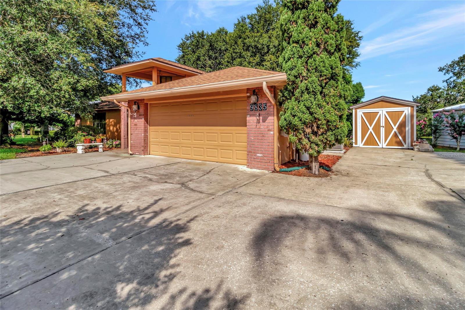 Image 2 of 42 For 9835 Lakeshore Drive