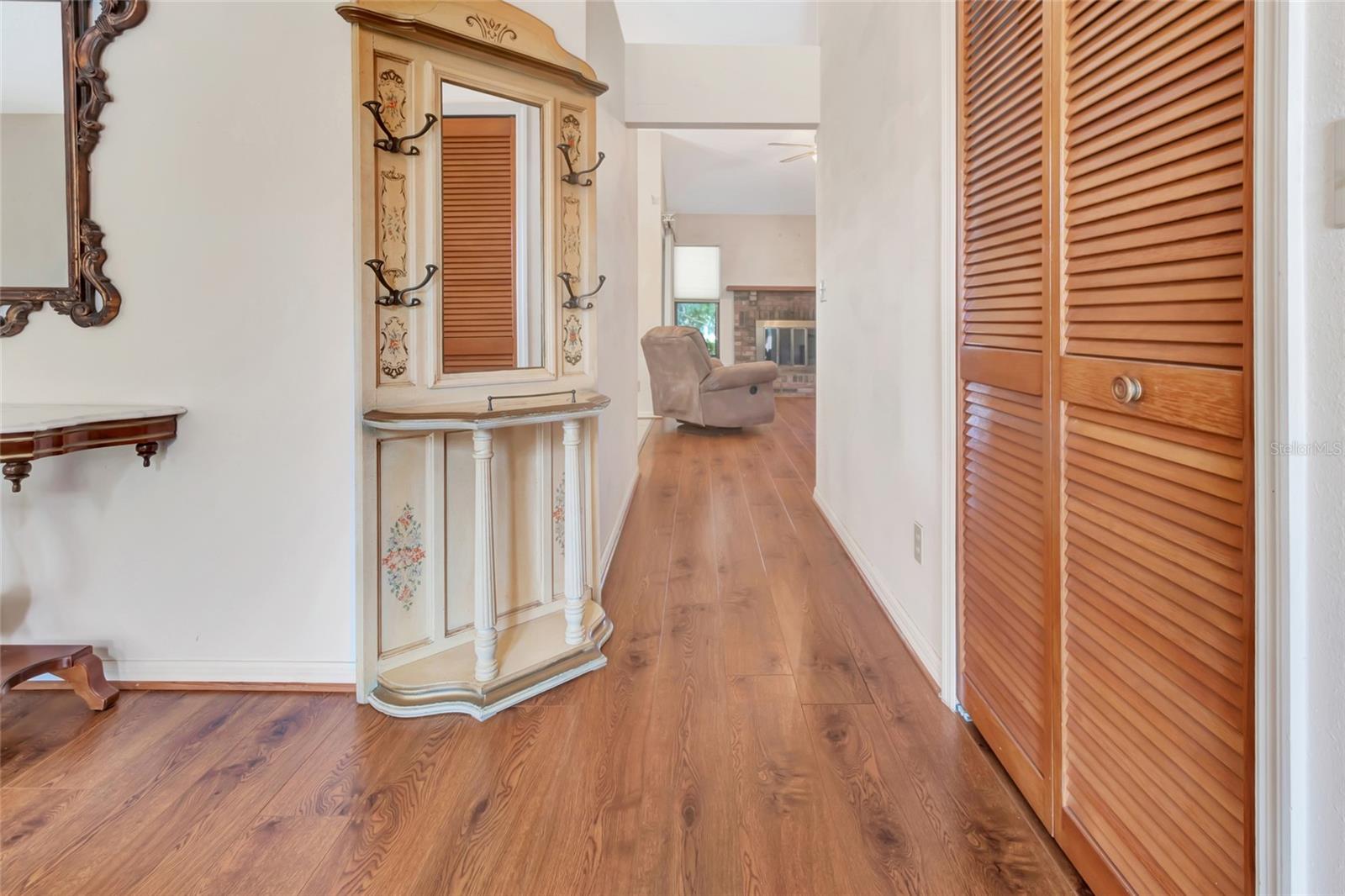 Image 6 of 42 For 9835 Lakeshore Drive