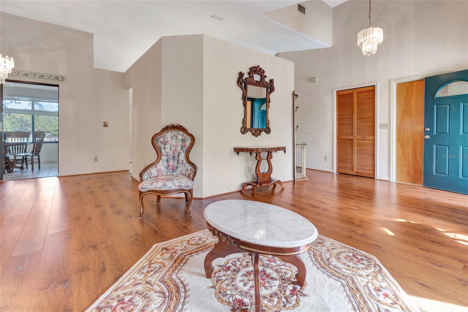 Image 9 of 42 For 9835 Lakeshore Drive