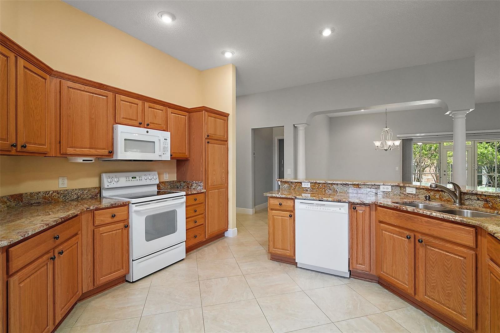 Image 5 of 37 For 1827 Kyrle Terrace