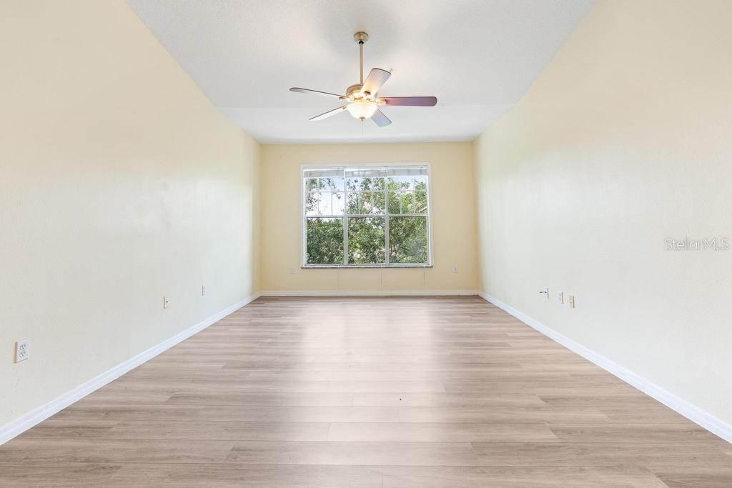 Image 13 of 31 For 5518 Metrowest Boulevard 11-302