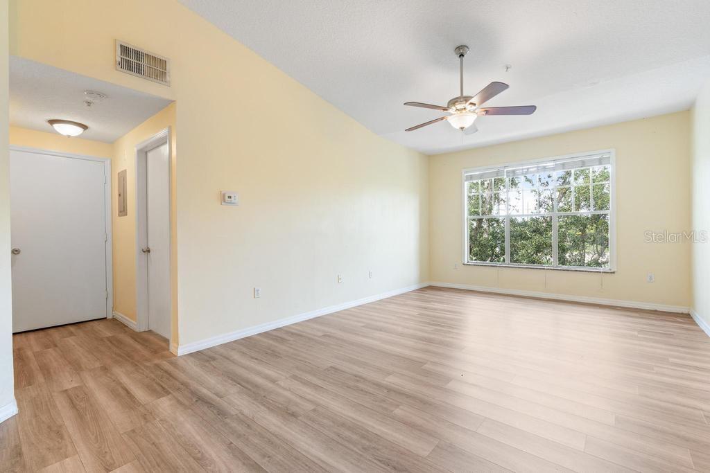 Image 14 of 31 For 5518 Metrowest Boulevard 11-302