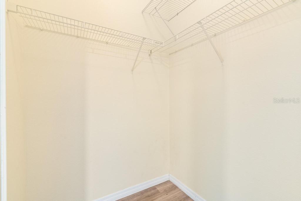 Image 17 of 31 For 5518 Metrowest Boulevard 11-302