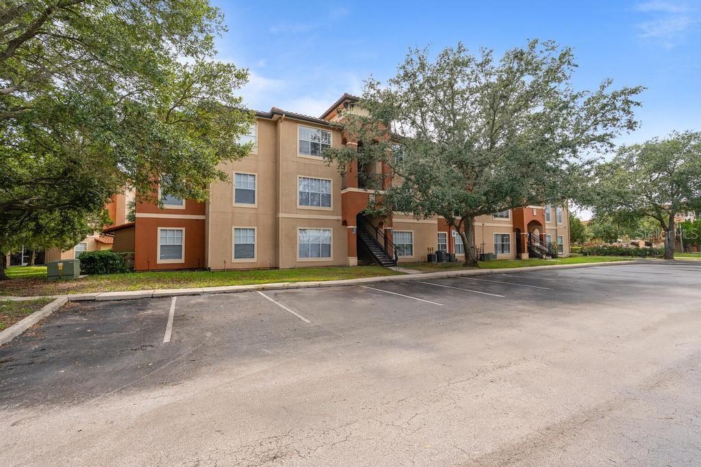 Image 2 of 31 For 5518 Metrowest Boulevard 11-302