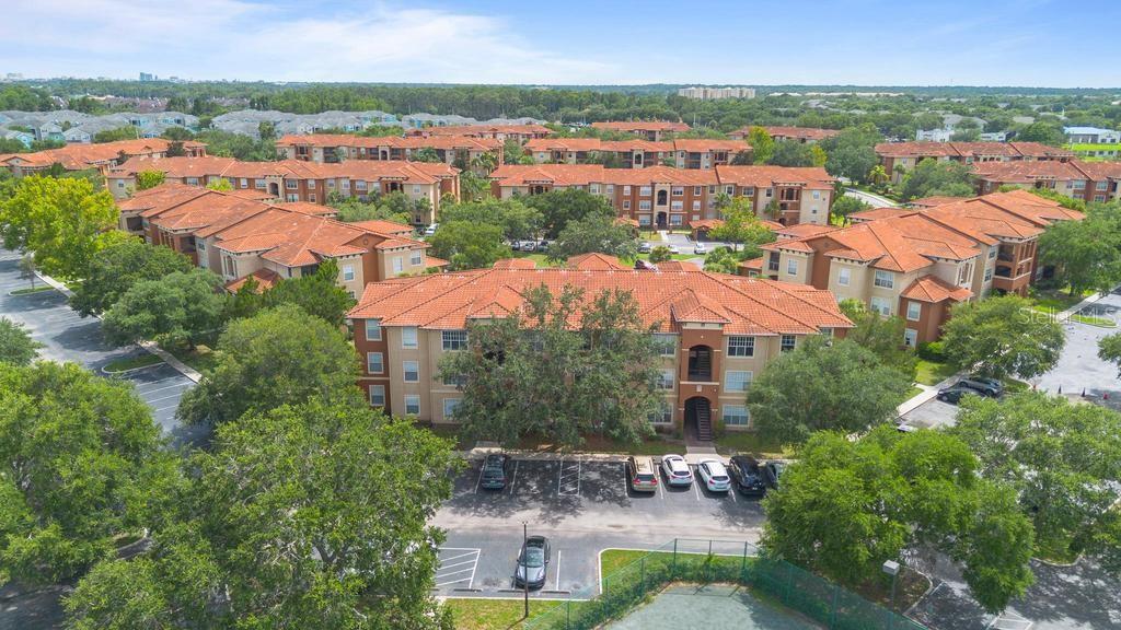 Image 24 of 31 For 5518 Metrowest Boulevard 11-302