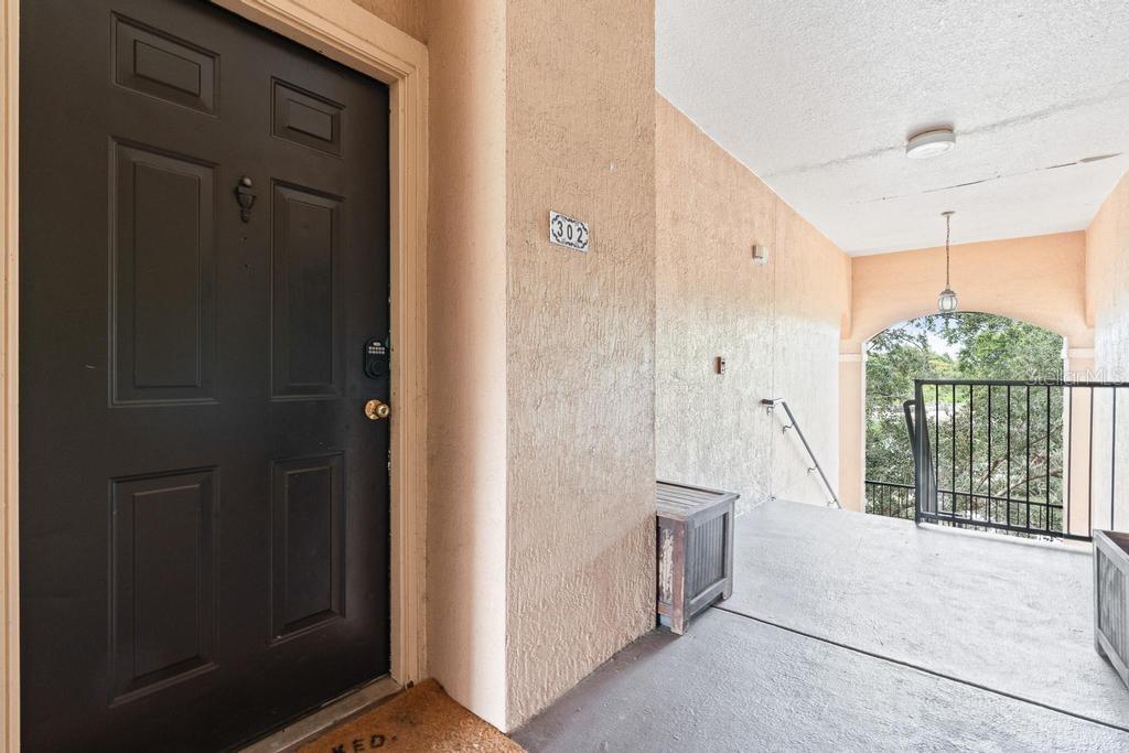 Image 4 of 31 For 5518 Metrowest Boulevard 11-302