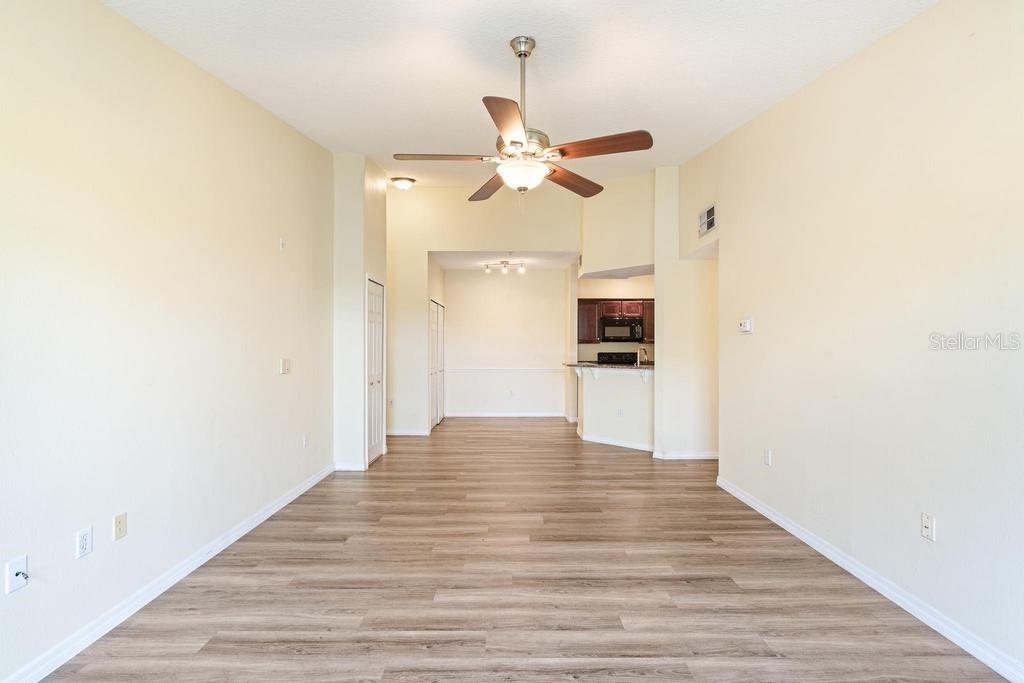 Image 5 of 31 For 5518 Metrowest Boulevard 11-302