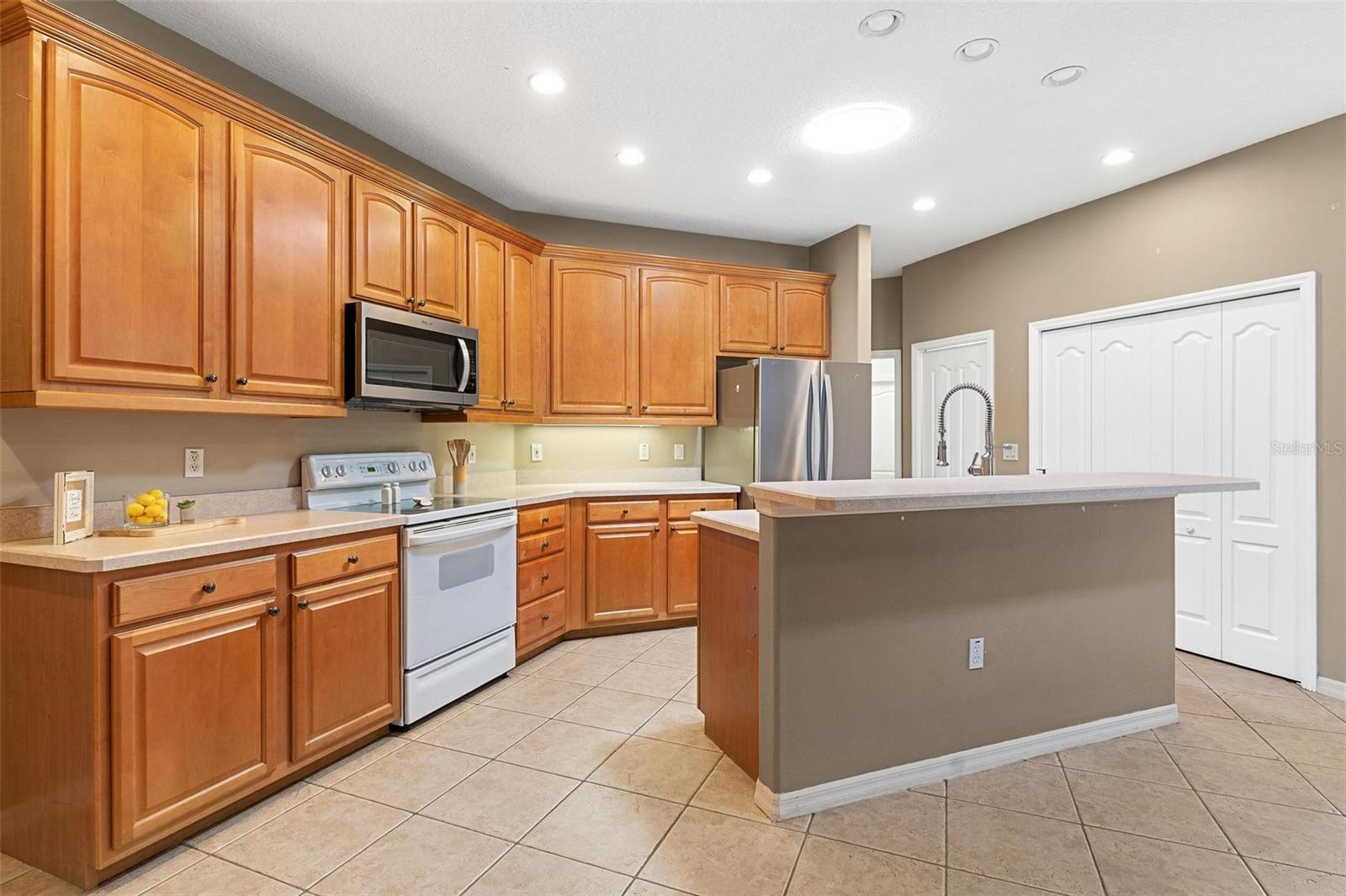 Image 10 of 41 For 2298 Knollwood Drive