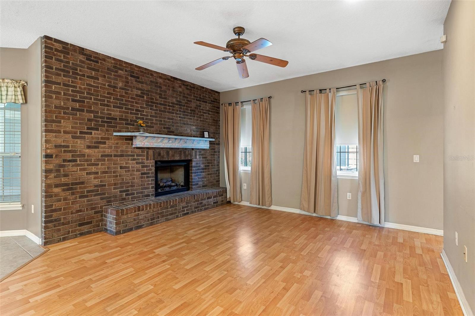 Image 14 of 41 For 2298 Knollwood Drive