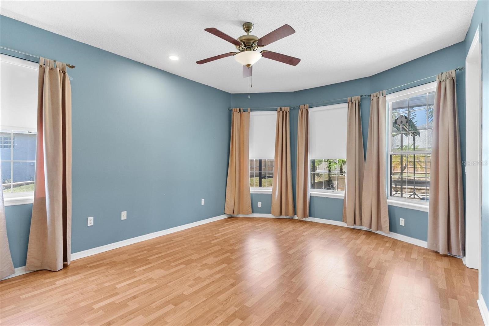 Image 17 of 41 For 2298 Knollwood Drive