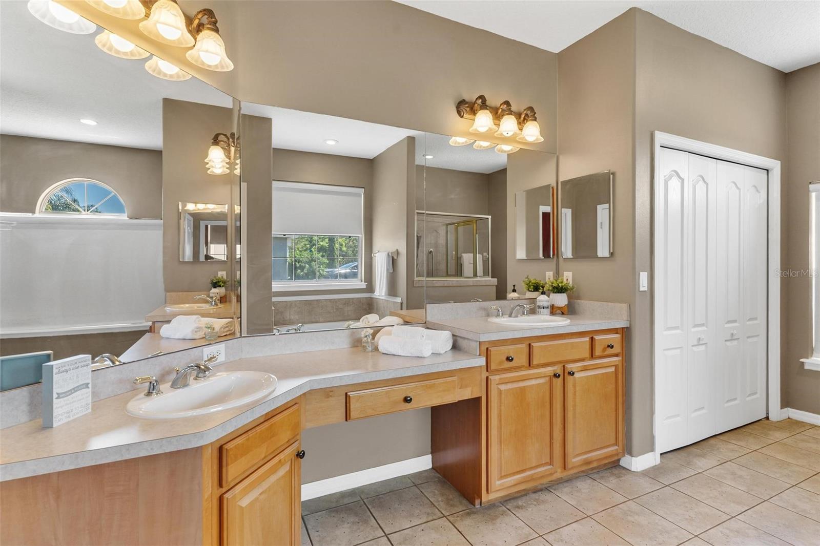 Image 19 of 41 For 2298 Knollwood Drive