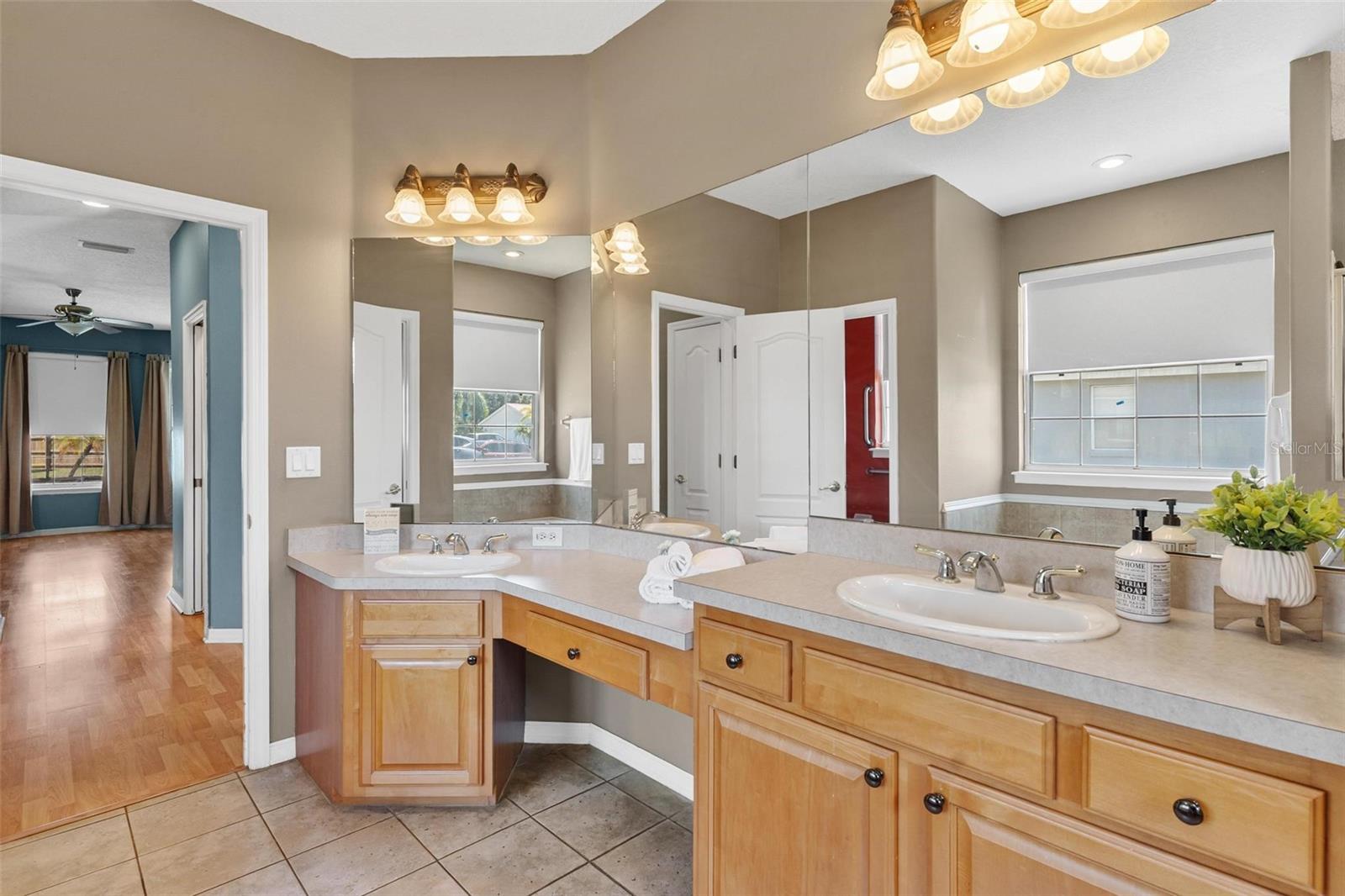 Image 20 of 41 For 2298 Knollwood Drive