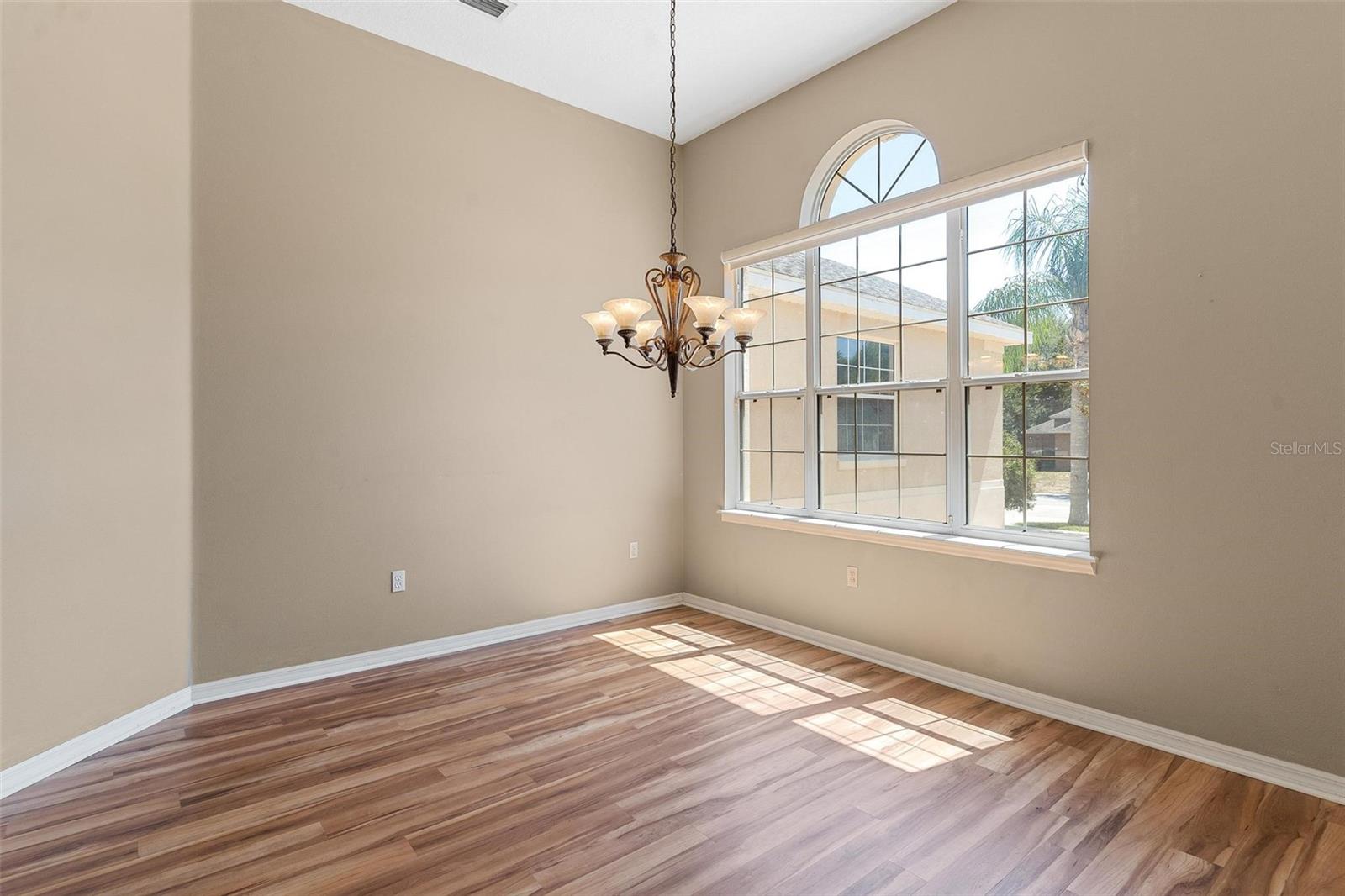 Image 9 of 41 For 2298 Knollwood Drive