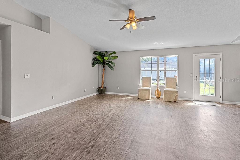 Image 20 of 25 For 6 Llowick Court