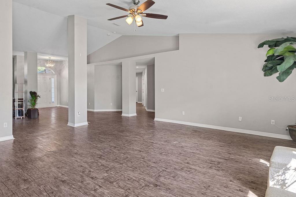 Image 21 of 25 For 6 Llowick Court