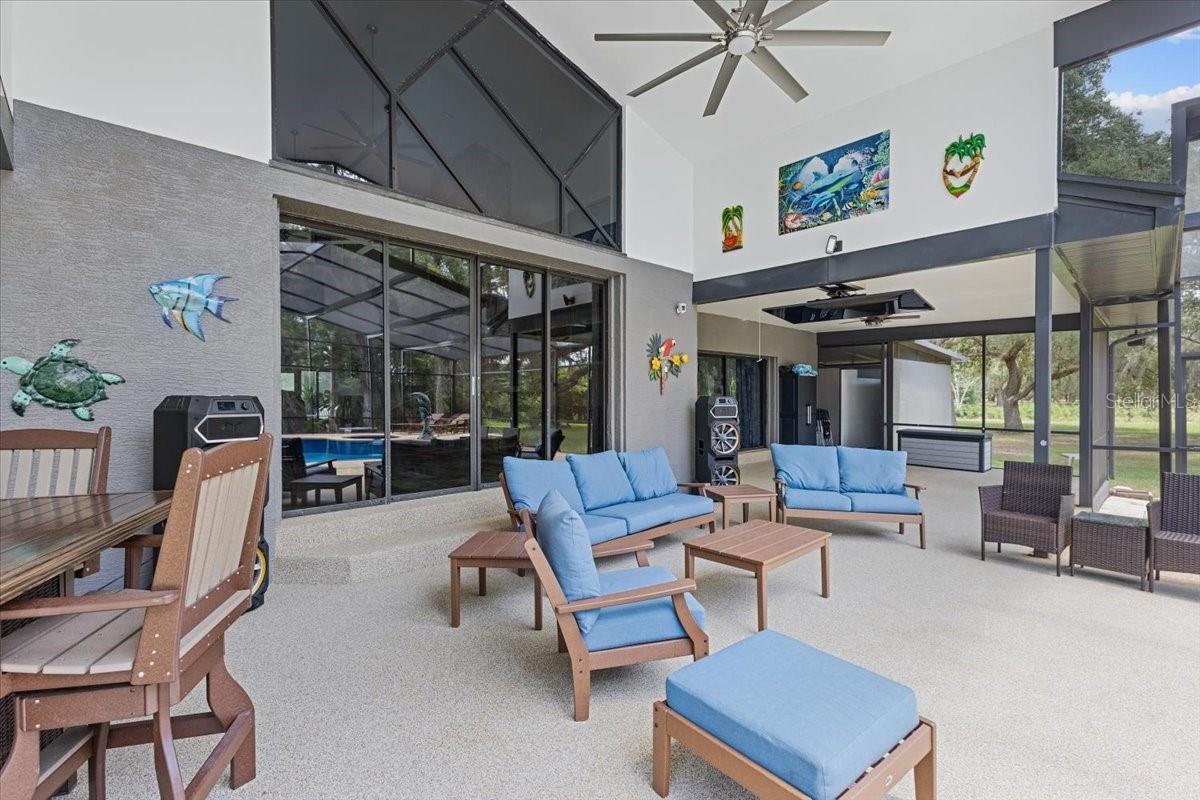 Listing photo id 8 for 8740 Larlan Court