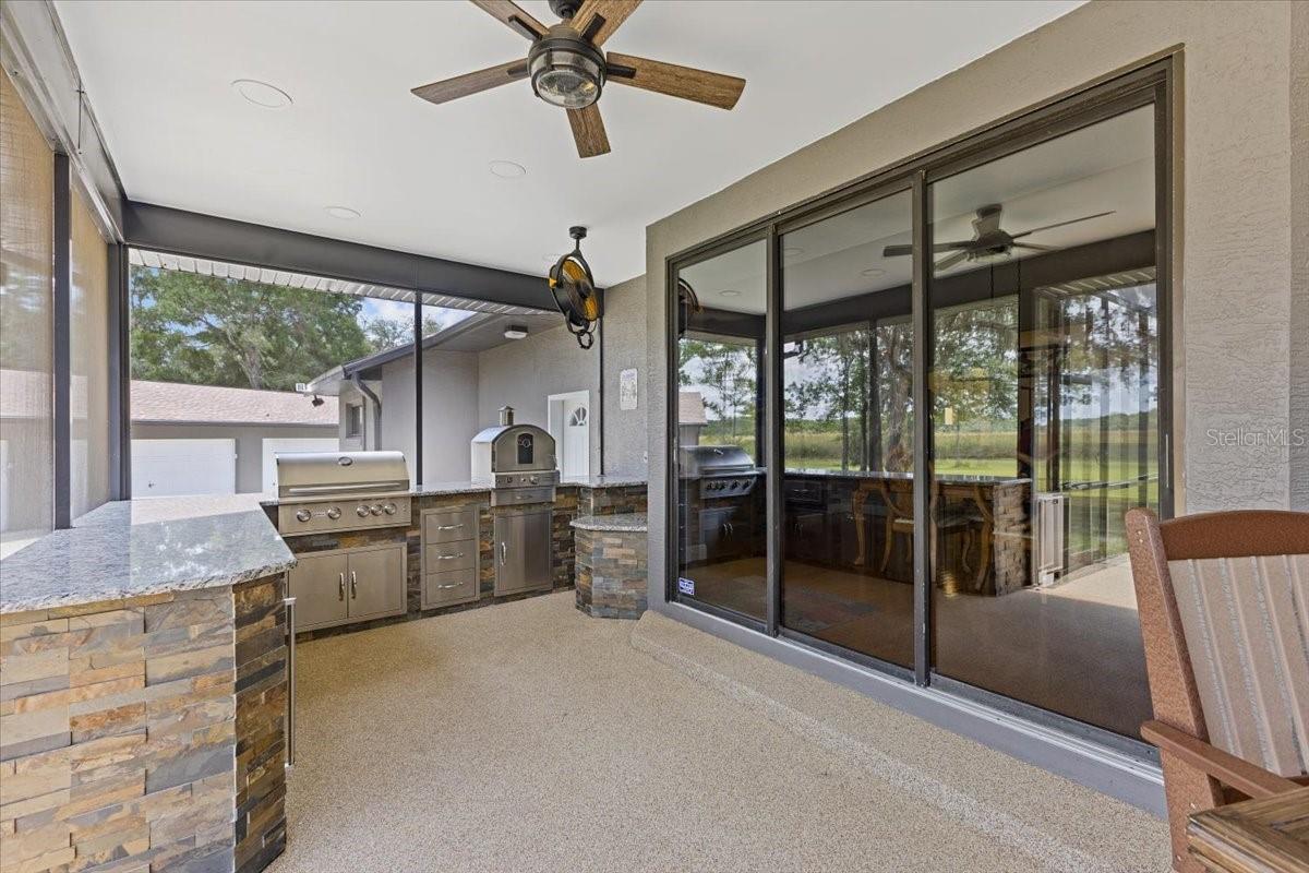 Listing photo id 9 for 8740 Larlan Court
