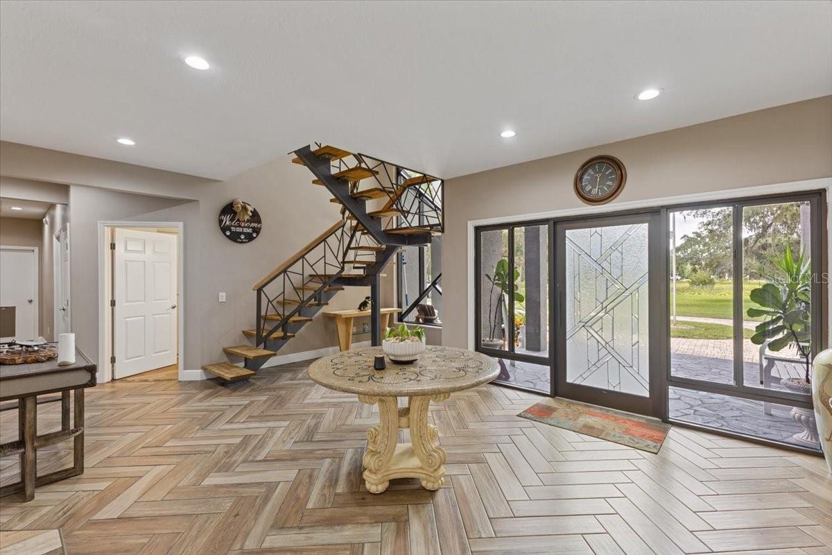 Listing photo id 10 for 8740 Larlan Court