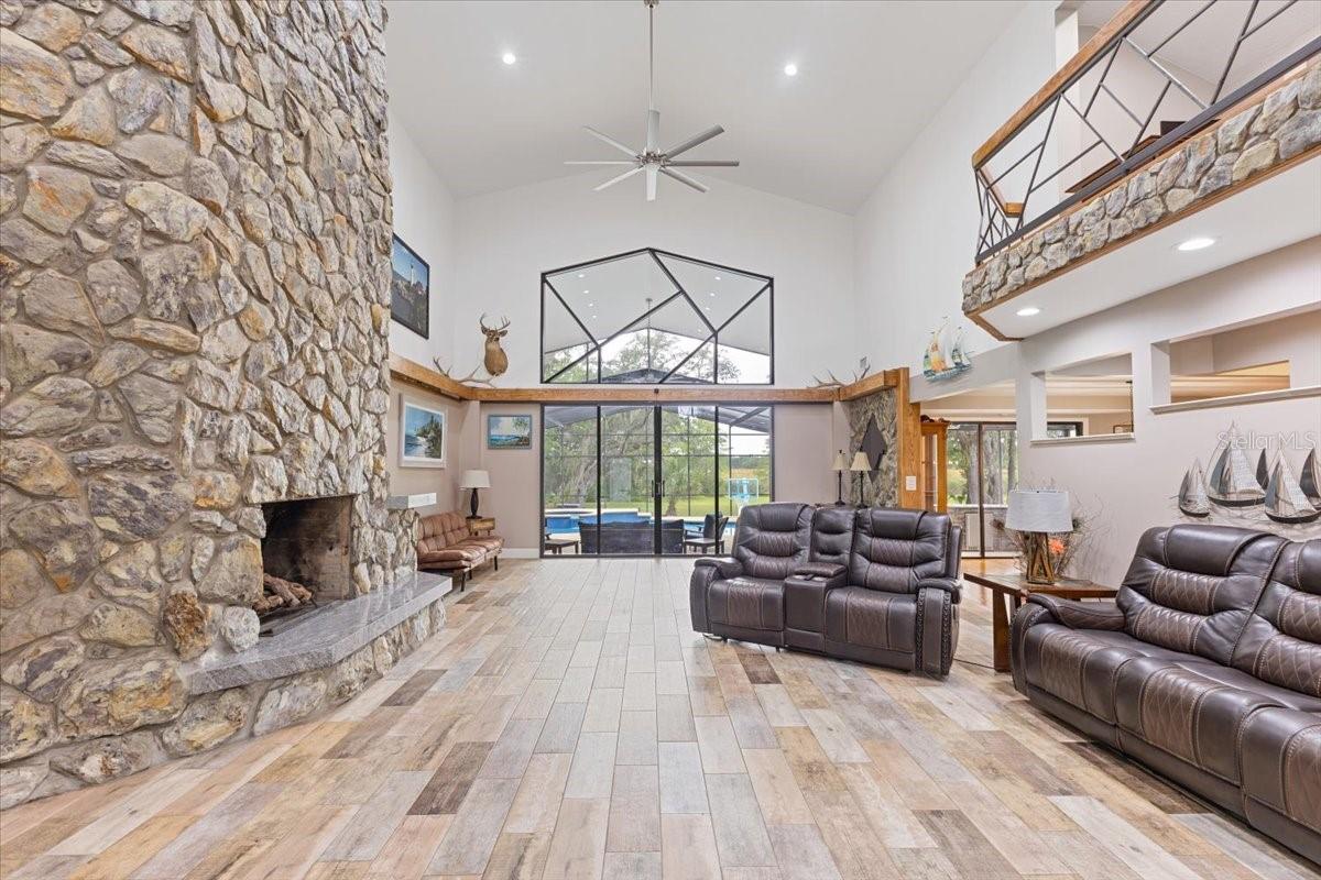 Listing photo id 15 for 8740 Larlan Court