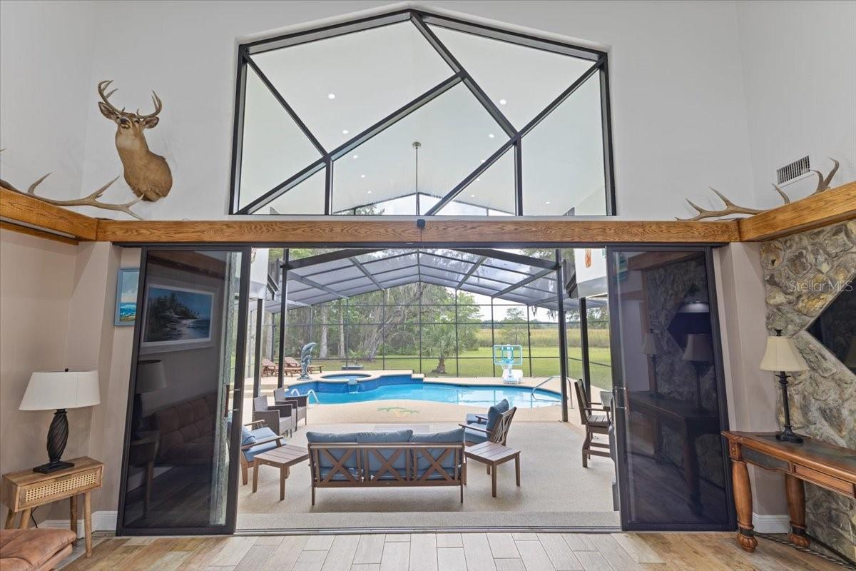 Listing photo id 16 for 8740 Larlan Court