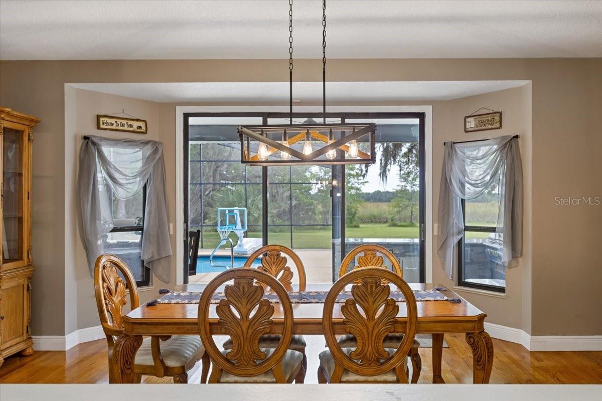 Listing photo id 19 for 8740 Larlan Court