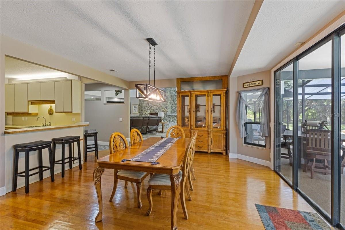 Listing photo id 20 for 8740 Larlan Court