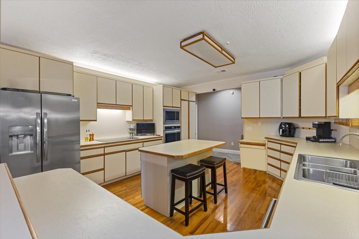 Listing photo id 22 for 8740 Larlan Court