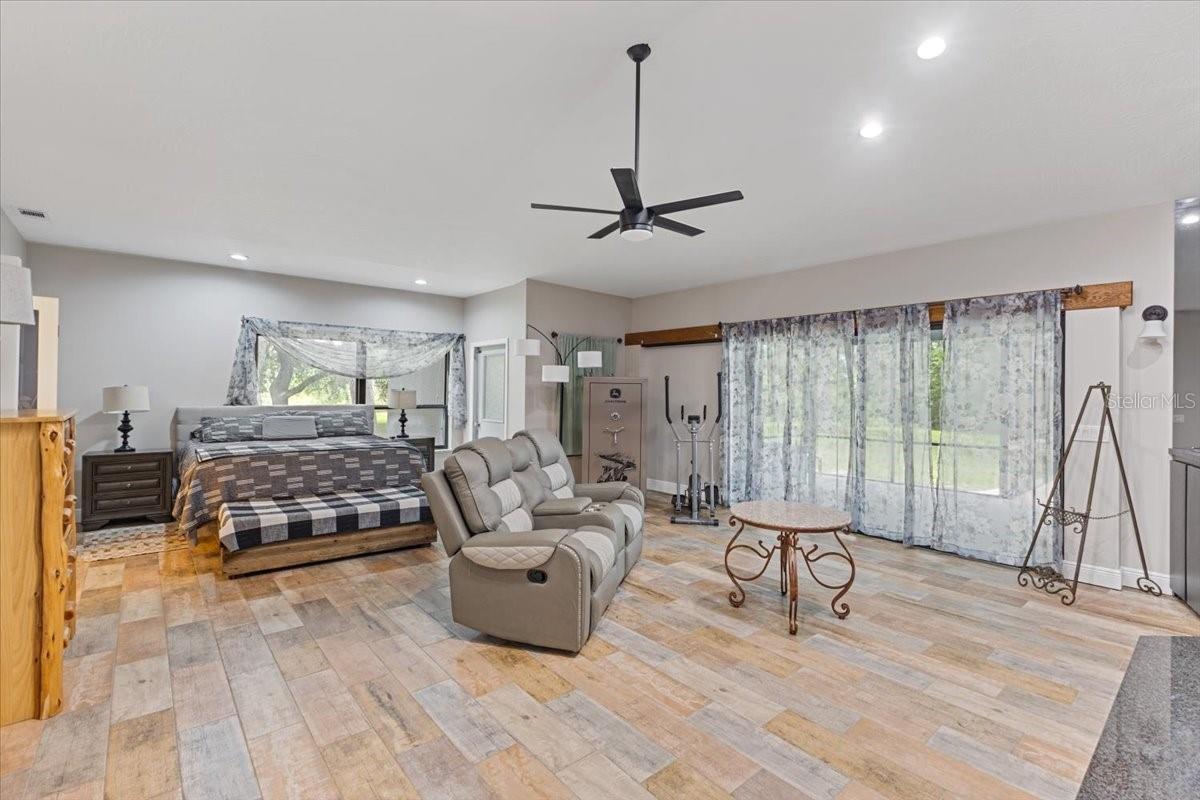Listing photo id 25 for 8740 Larlan Court