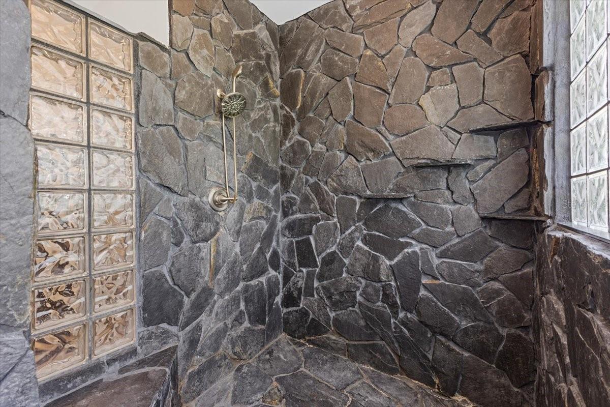 Listing photo id 27 for 8740 Larlan Court