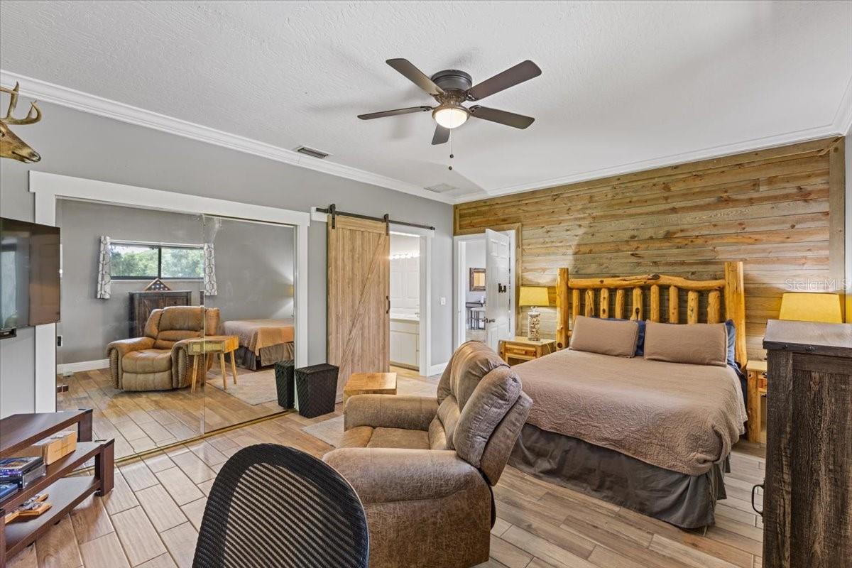 Listing photo id 29 for 8740 Larlan Court