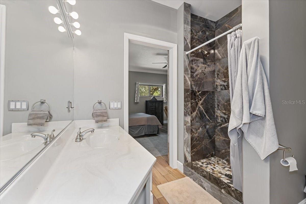 Listing photo id 30 for 8740 Larlan Court