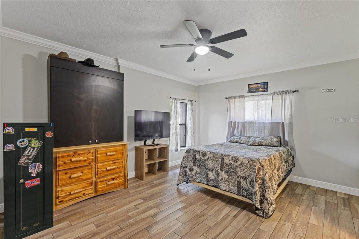 Listing photo id 31 for 8740 Larlan Court