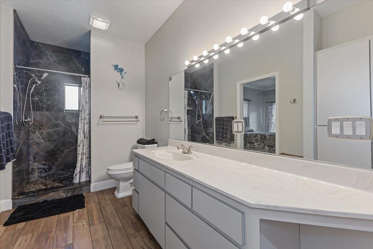 Listing photo id 32 for 8740 Larlan Court