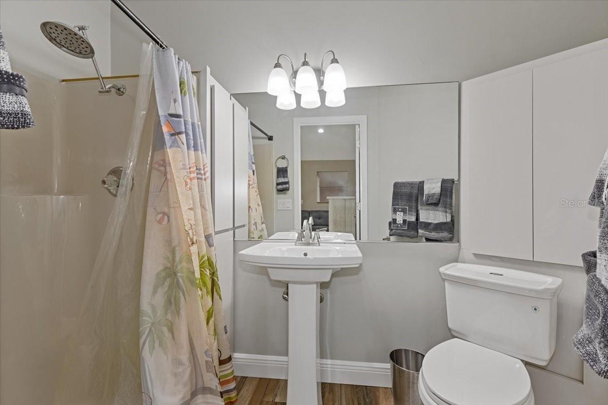 Listing photo id 35 for 8740 Larlan Court