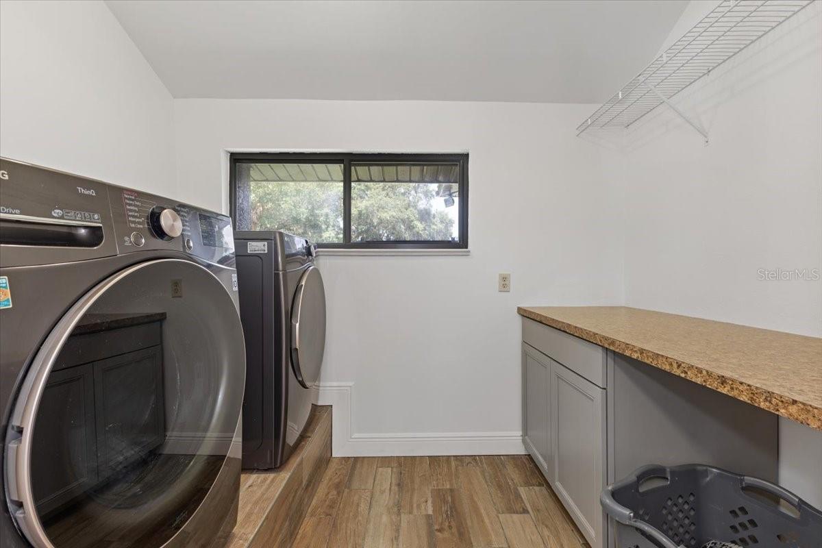 Listing photo id 37 for 8740 Larlan Court