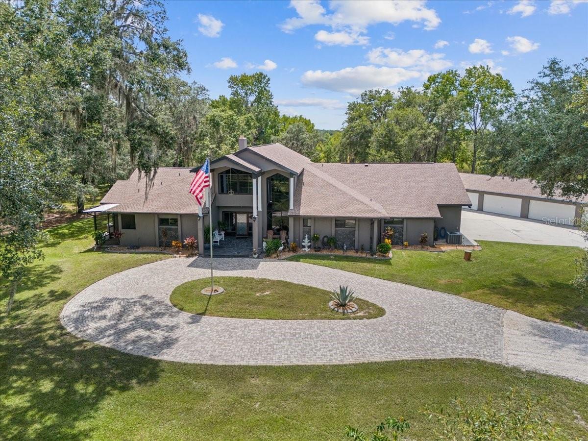 Listing photo id 2 for 8740 Larlan Court