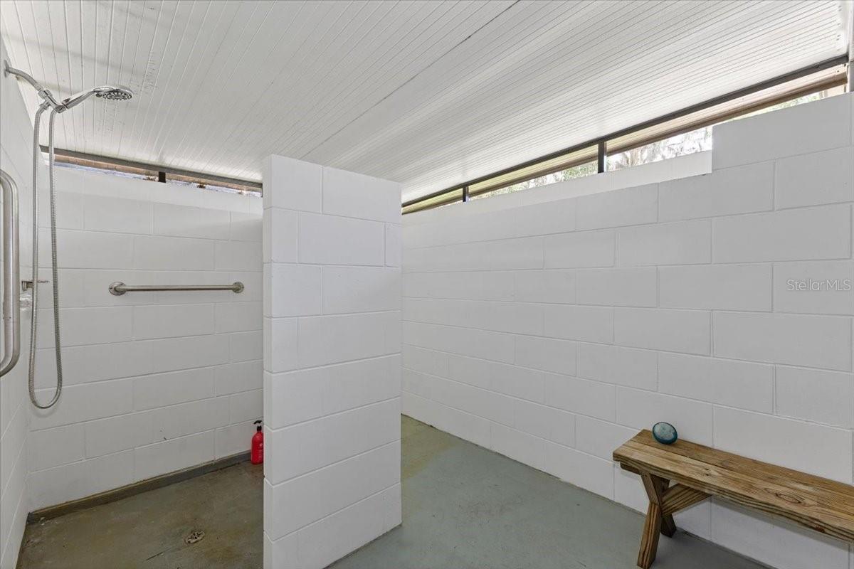 Listing photo id 40 for 8740 Larlan Court
