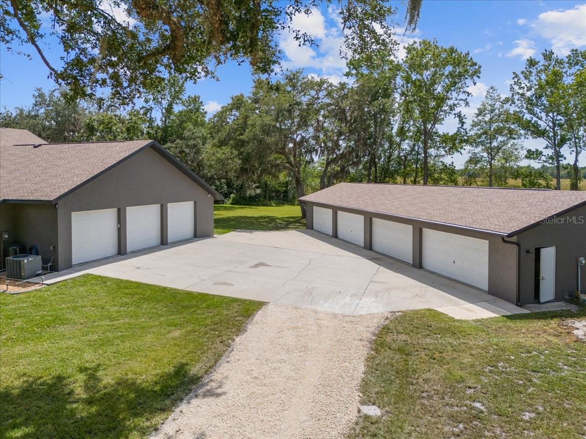 Listing photo id 3 for 8740 Larlan Court