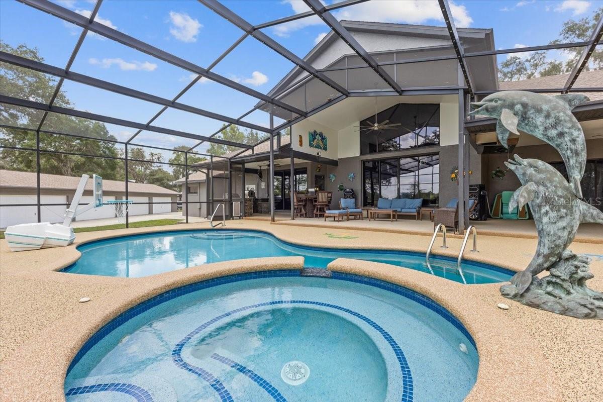 Listing photo id 5 for 8740 Larlan Court