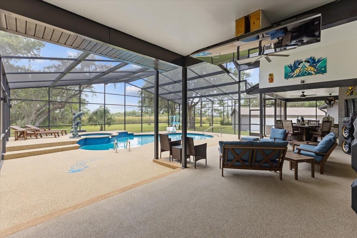 Listing photo id 7 for 8740 Larlan Court