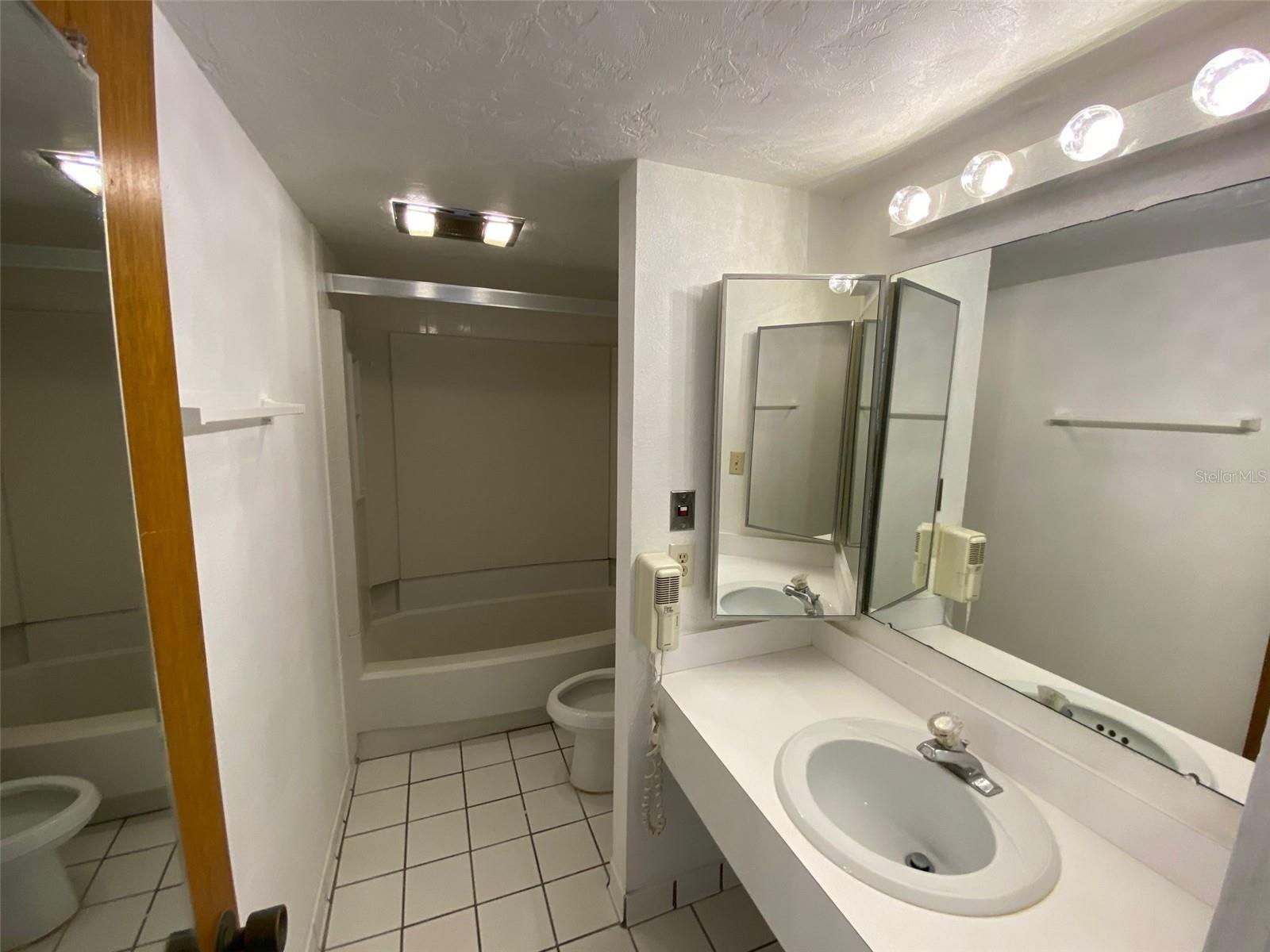 Image 10 of 12 For 181 Palm View Court 3460-1
