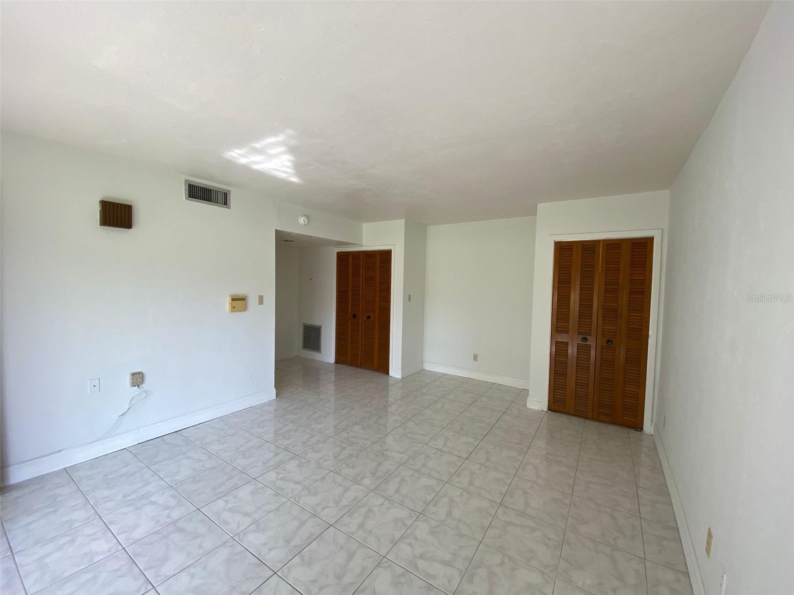 Image 11 of 12 For 181 Palm View Court 3460-1
