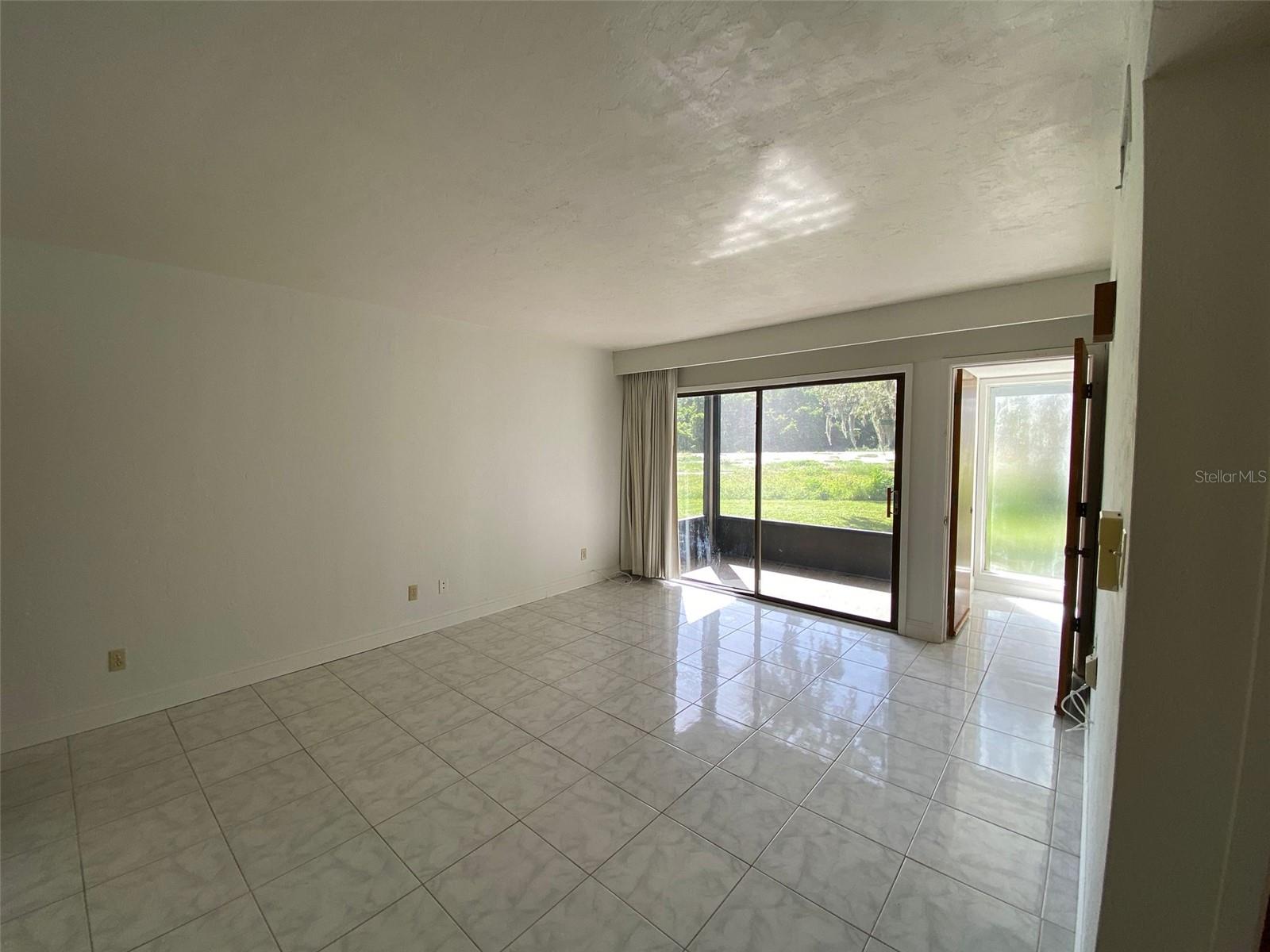 Image 4 of 12 For 181 Palm View Court 3460-1