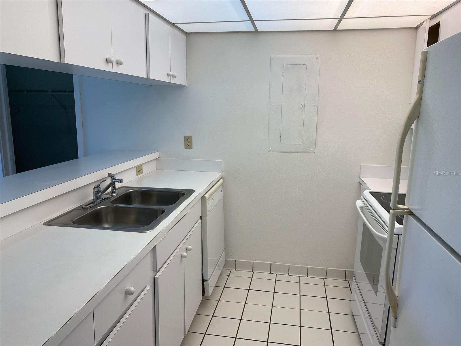 Image 5 of 12 For 181 Palm View Court 3460-1